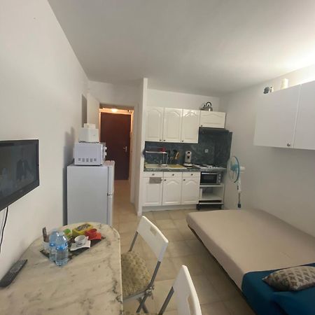 Joli Studio Neuf Av Terrasse A 50 M De La Mer Et Gare 罗克布吕讷-卡普马丹 外观 照片