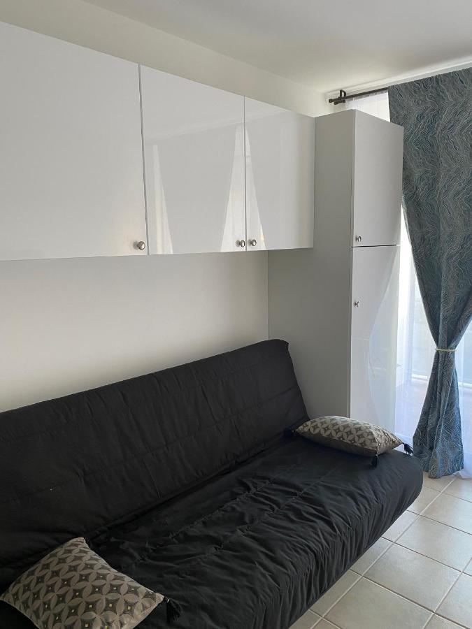 Joli Studio Neuf Av Terrasse A 50 M De La Mer Et Gare 罗克布吕讷-卡普马丹 外观 照片