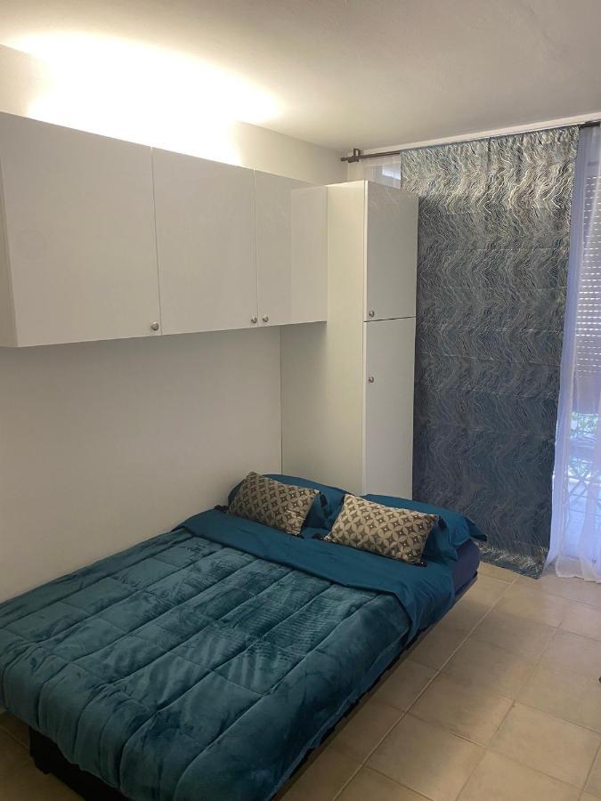 Joli Studio Neuf Av Terrasse A 50 M De La Mer Et Gare 罗克布吕讷-卡普马丹 外观 照片