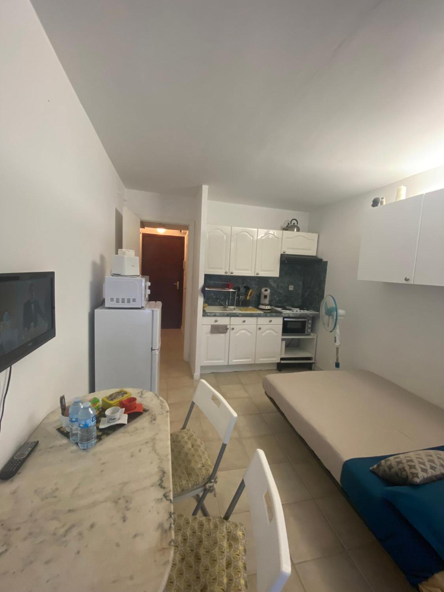 Joli Studio Neuf Av Terrasse A 50 M De La Mer Et Gare 罗克布吕讷-卡普马丹 外观 照片