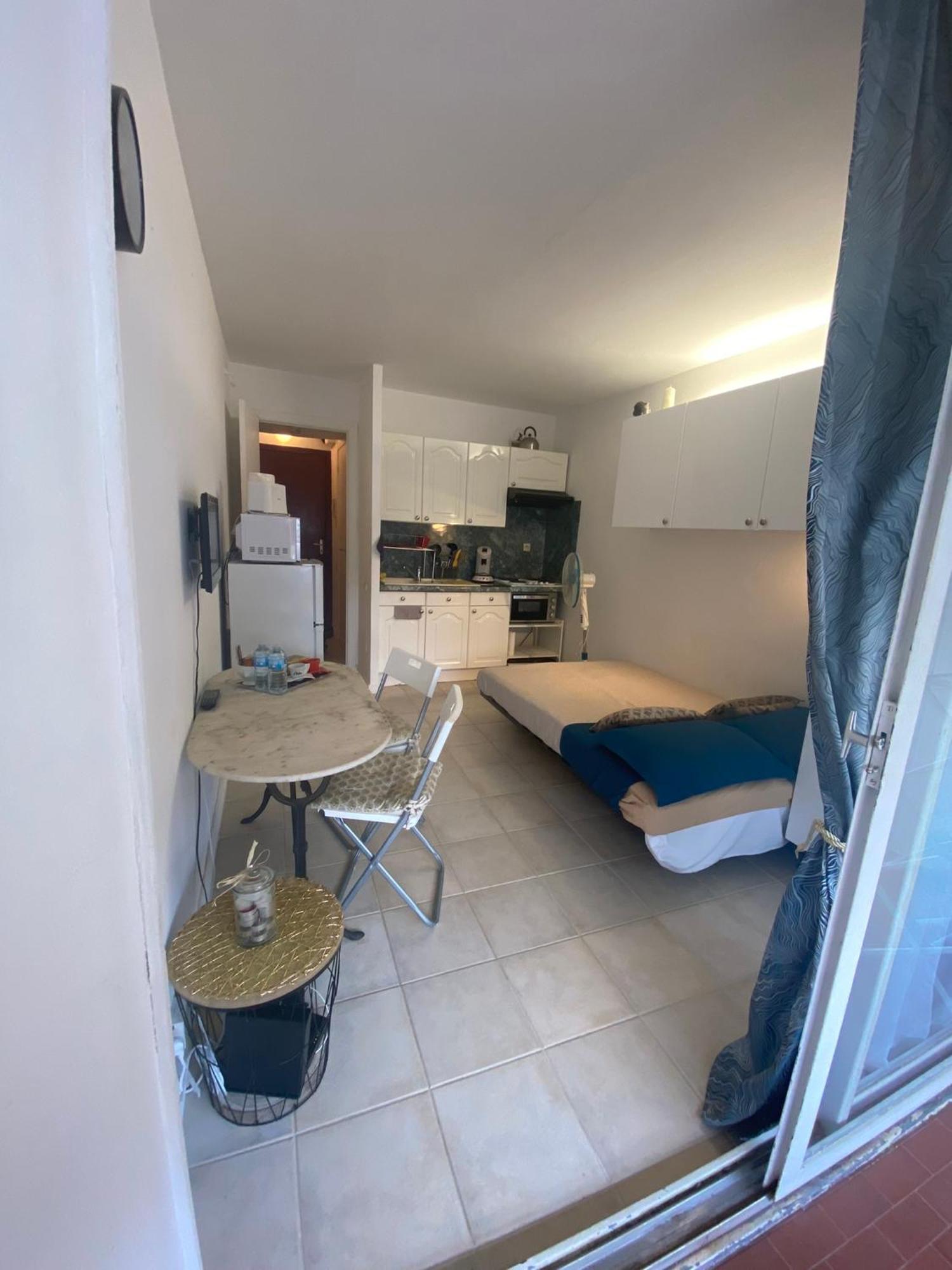 Joli Studio Neuf Av Terrasse A 50 M De La Mer Et Gare 罗克布吕讷-卡普马丹 外观 照片