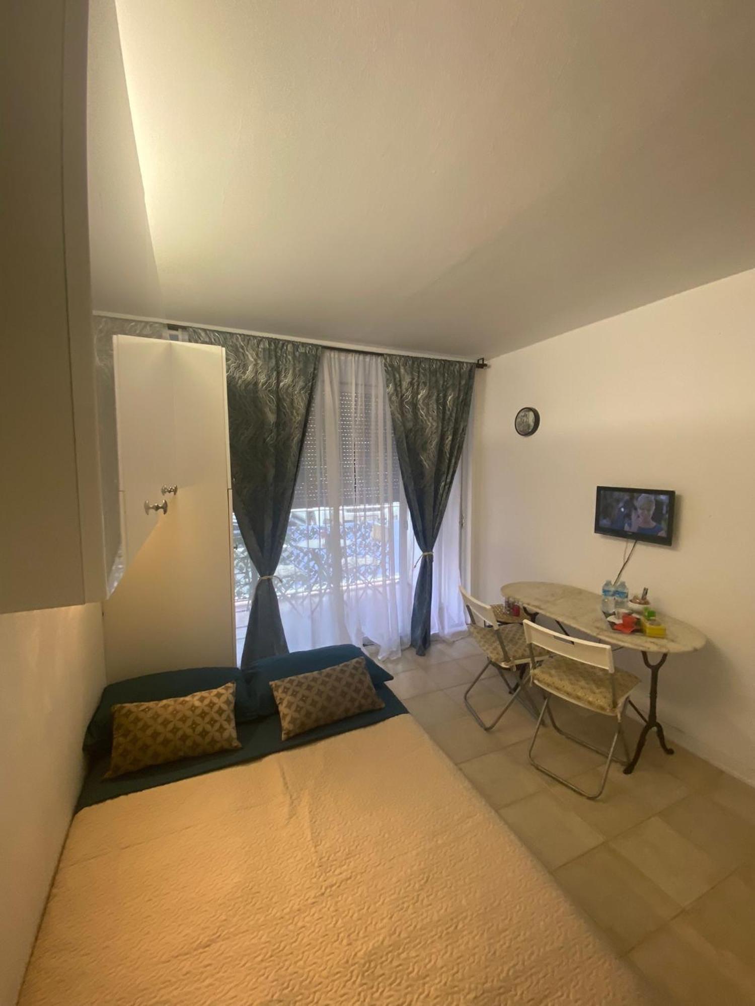 Joli Studio Neuf Av Terrasse A 50 M De La Mer Et Gare 罗克布吕讷-卡普马丹 外观 照片